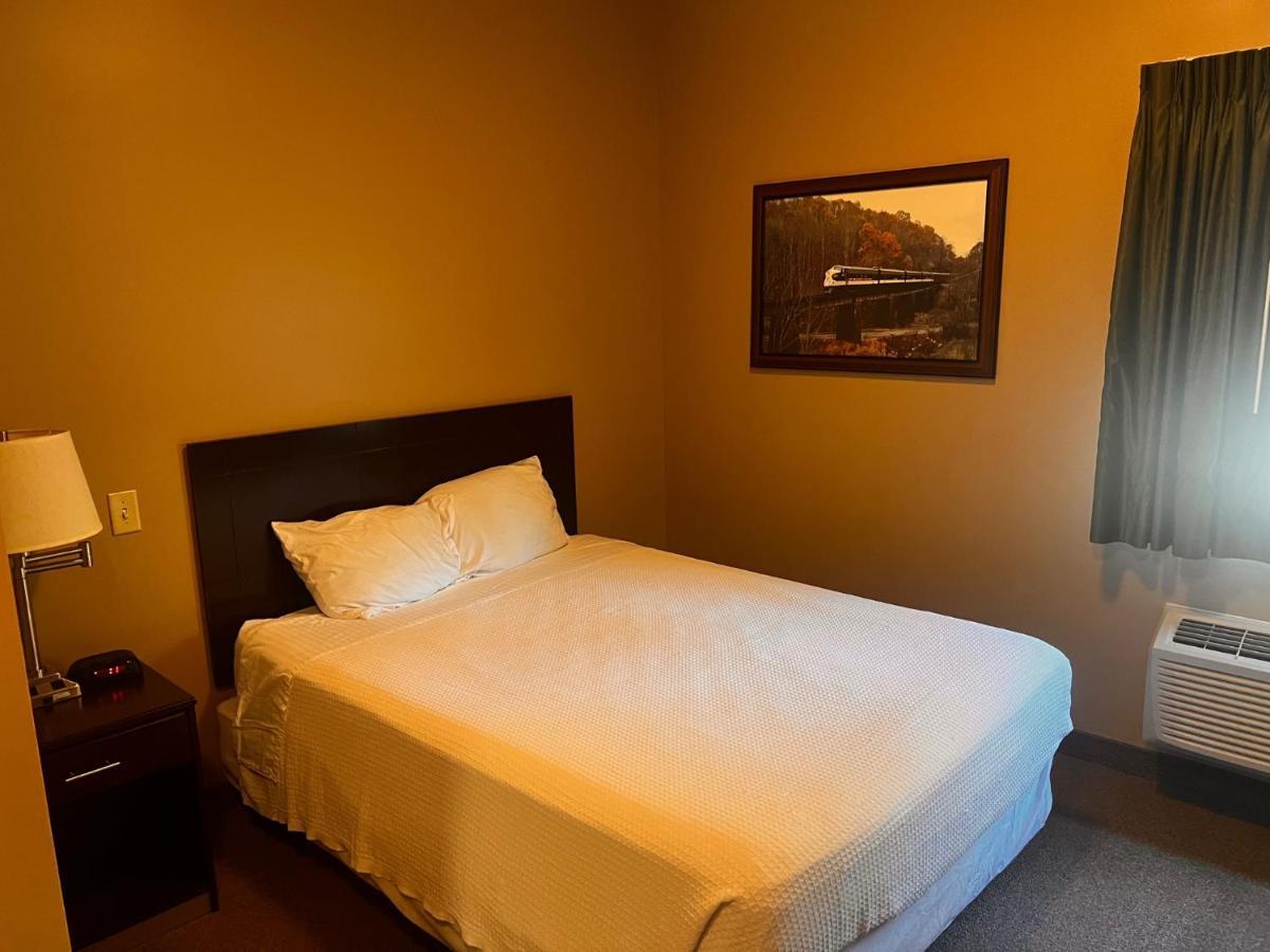 Ambridge Inn Bagian luar foto