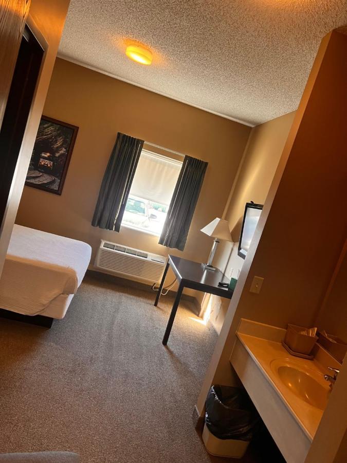 Ambridge Inn Bagian luar foto