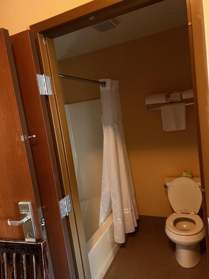 Ambridge Inn Bagian luar foto